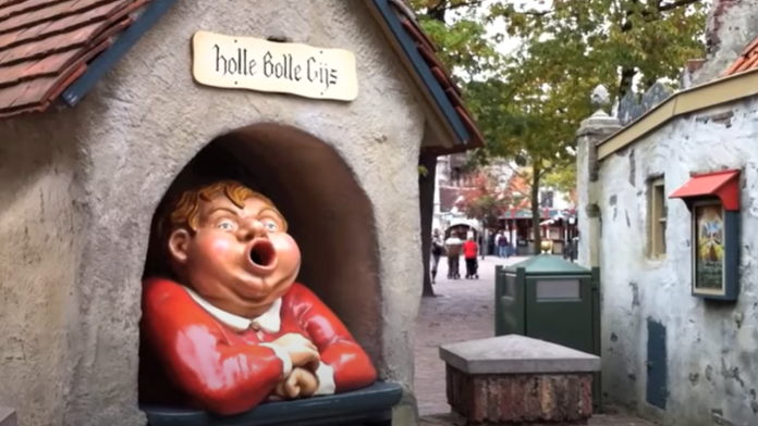 Man Doet Vieze Dingen Met Holle Bolle Gijs In Volle Efteling